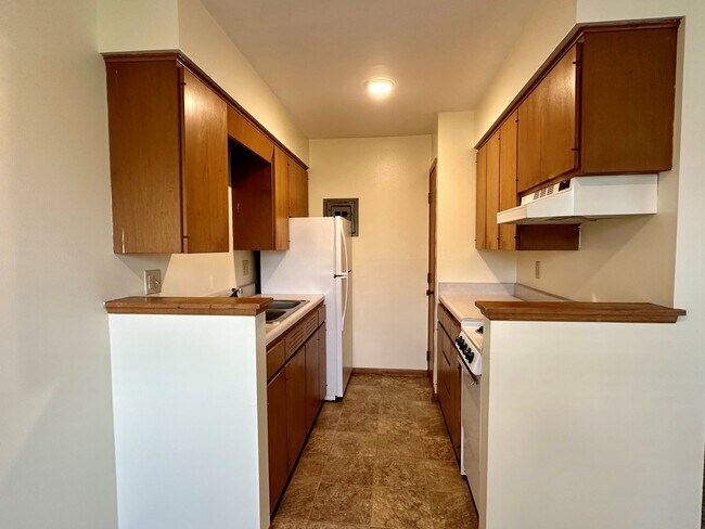 Building Photo - Furman 24th Street Apartments