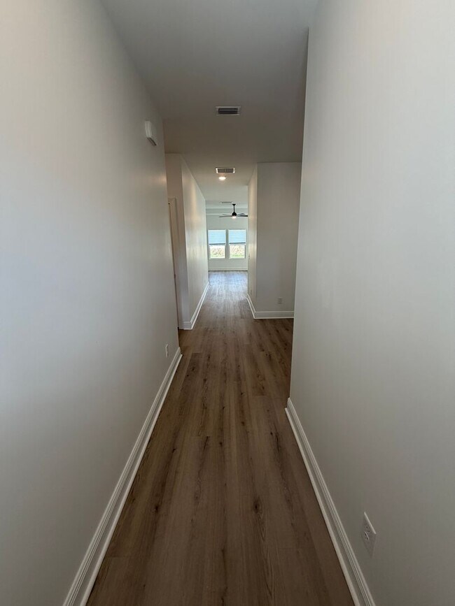 Building Photo - 1303 Louisiana Ave