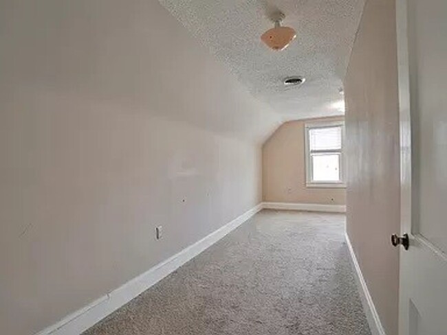 Building Photo - SINGLE FAMILY HOME