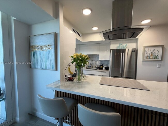 Building Photo - 2715 N Ocean Blvd