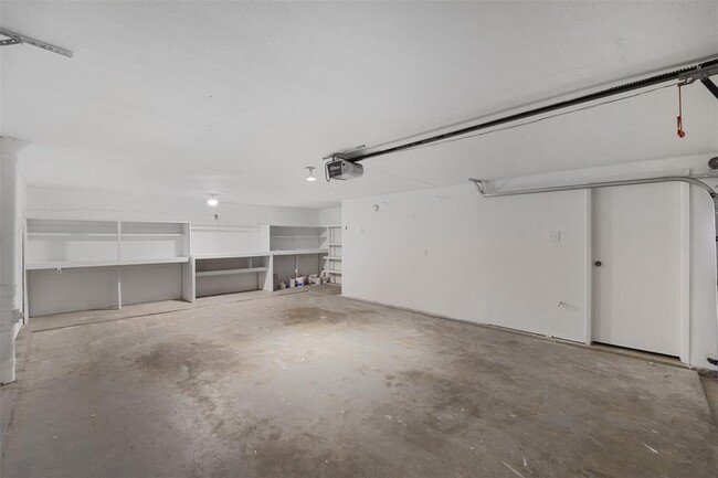 Building Photo - 8416 Seawall Blvd