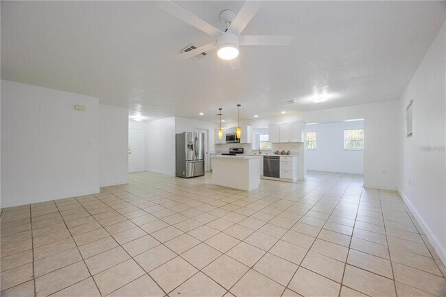 Building Photo - 495 Orange Ave