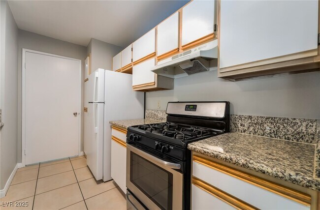 Building Photo - 2200 S Fort Apache Rd