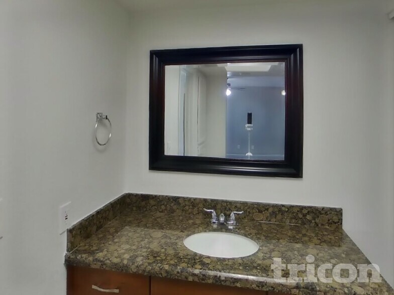 Building Photo - 6317 W Desert Hills Dr