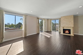 Building Photo - 152 S Oakhurst Dr