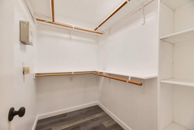 Building Photo - "Charming 3-Bedroom with 2 Bathrooms in Wy...