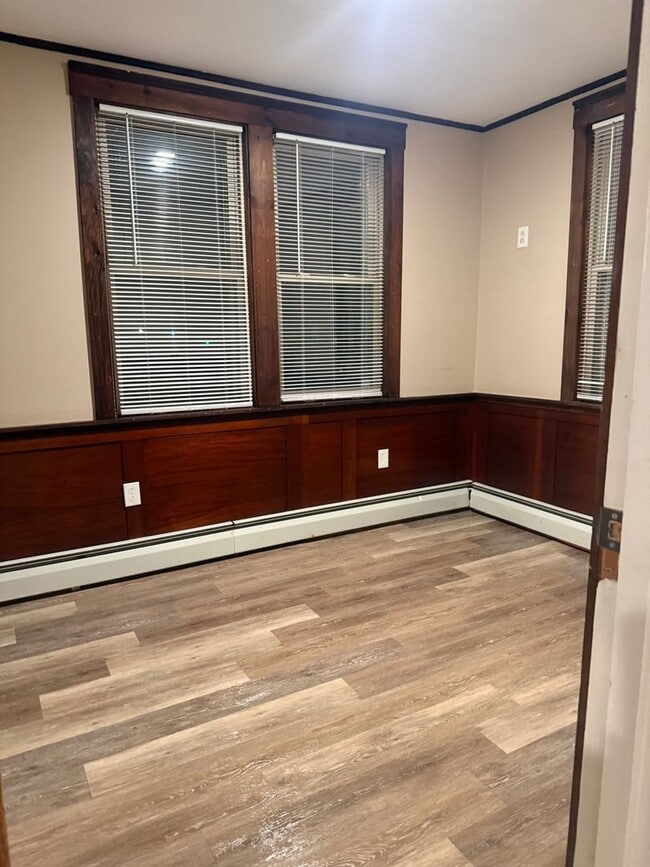 Building Photo - 2Bedroom 1st floor apartment