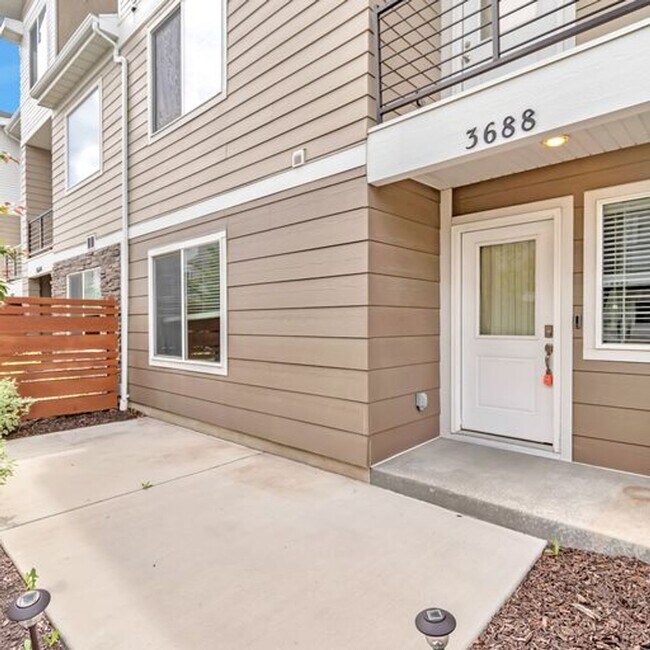 Building Photo - 3688 Golden Sky Ln