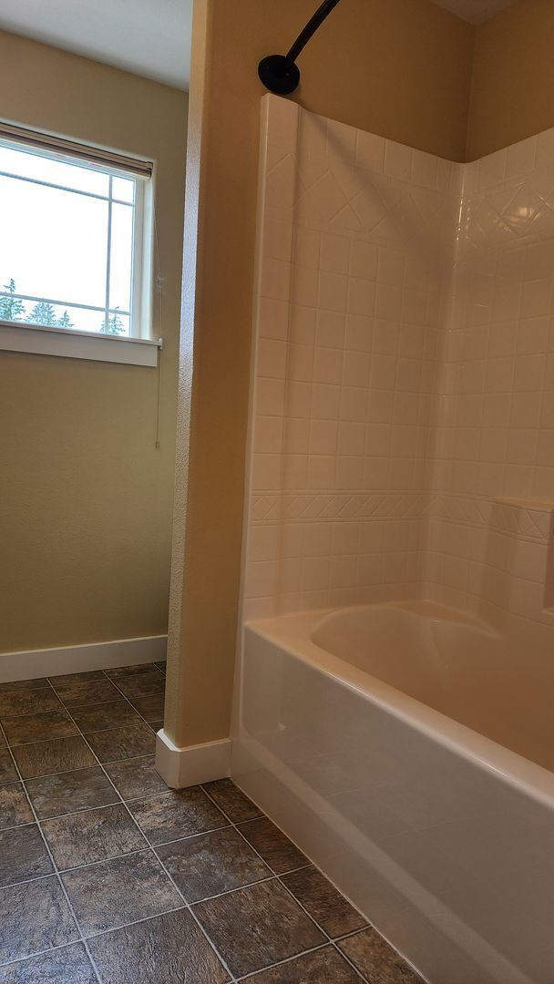 Building Photo - Beautiful Campus Glen 4-Bedroom!