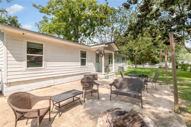 Building Photo - Special Home in Pinehurst