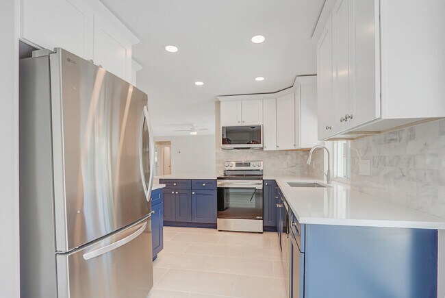 Building Photo - 3898 Holly Dr