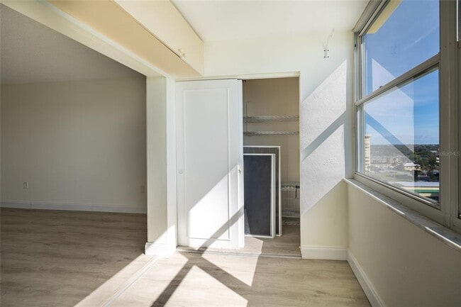 Building Photo - 4775 Cove Cir