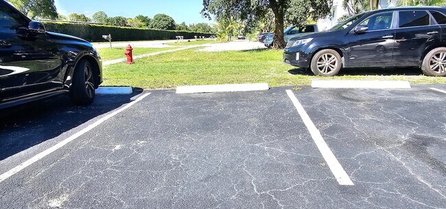 Building Photo - 3684 Pinehurst Dr