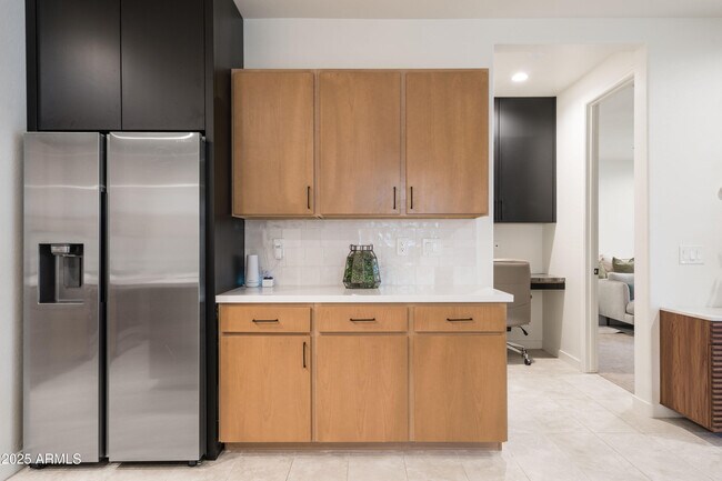 Building Photo - 18365 W Ewers Dr