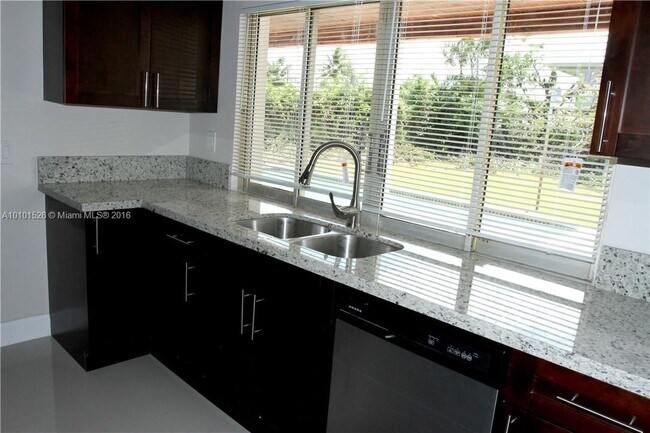 Building Photo - 3414 W Lake Pl