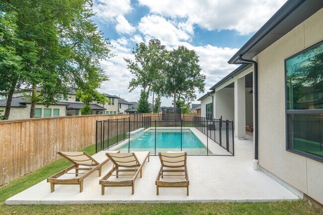 Building Photo - 10561 Lake Palmetto Dr