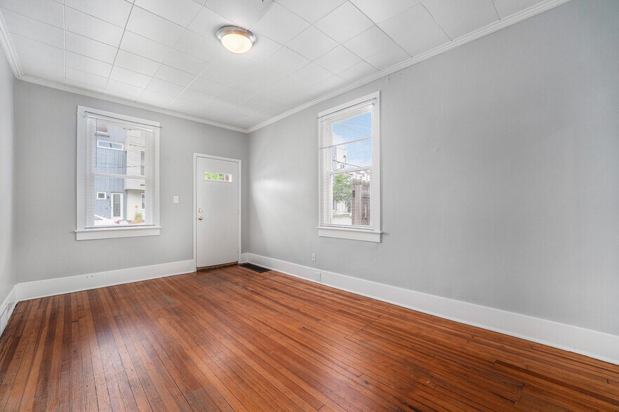 Living Room - 2508 Decatur St