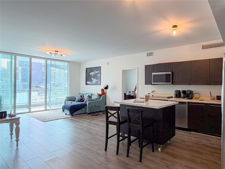 Primary Photo - 90 SW 3rd St