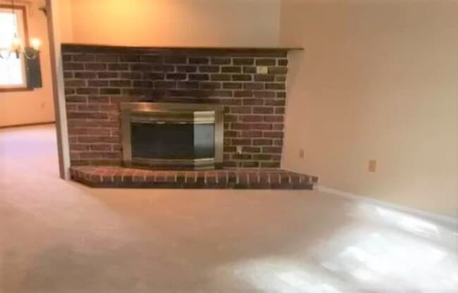 Building Photo - 1376 Red Tail Hawk Dr