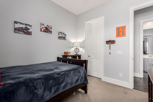 Building Photo - Your dream entertainer's home is here!