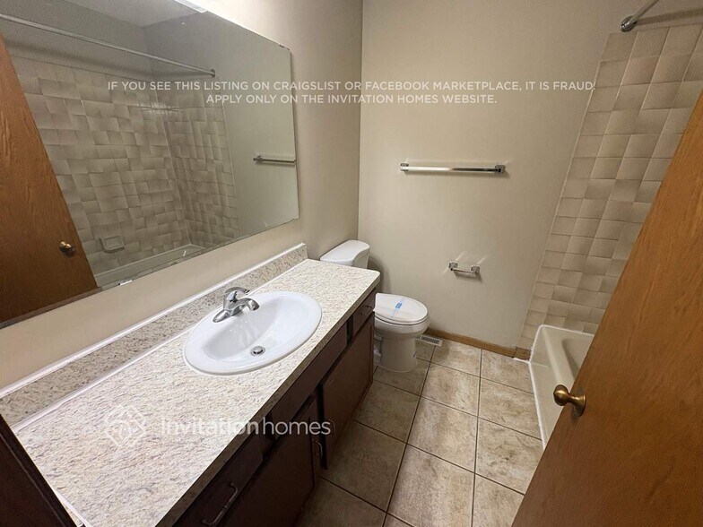 Building Photo - 7897 Kingsview Ln N