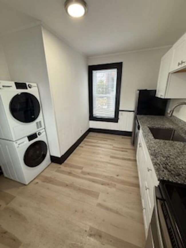 Building Photo - 18-20 Pierce St