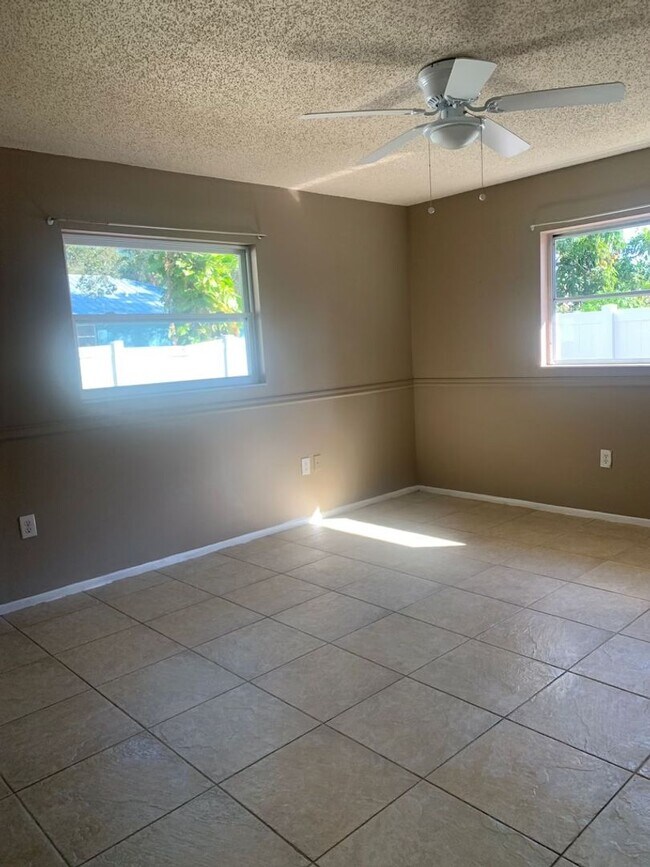 Building Photo - 1373 42nd St