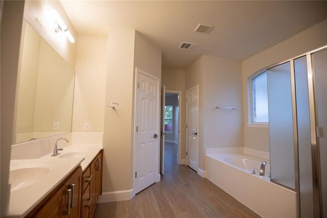 Building Photo - 11012 Alison Parke Trail