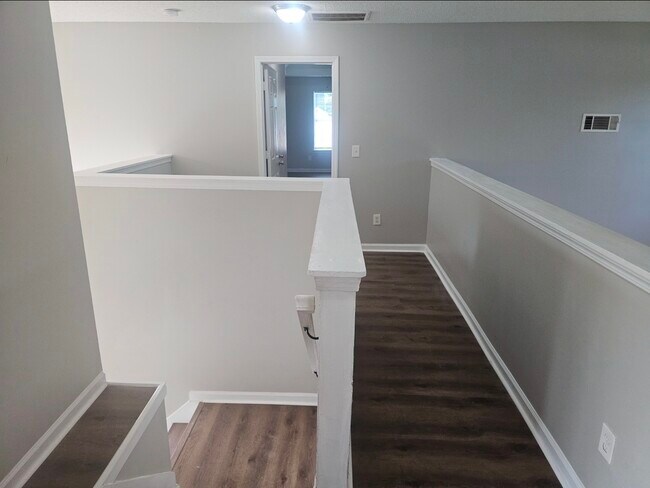 Building Photo - 670 Burtons Cove