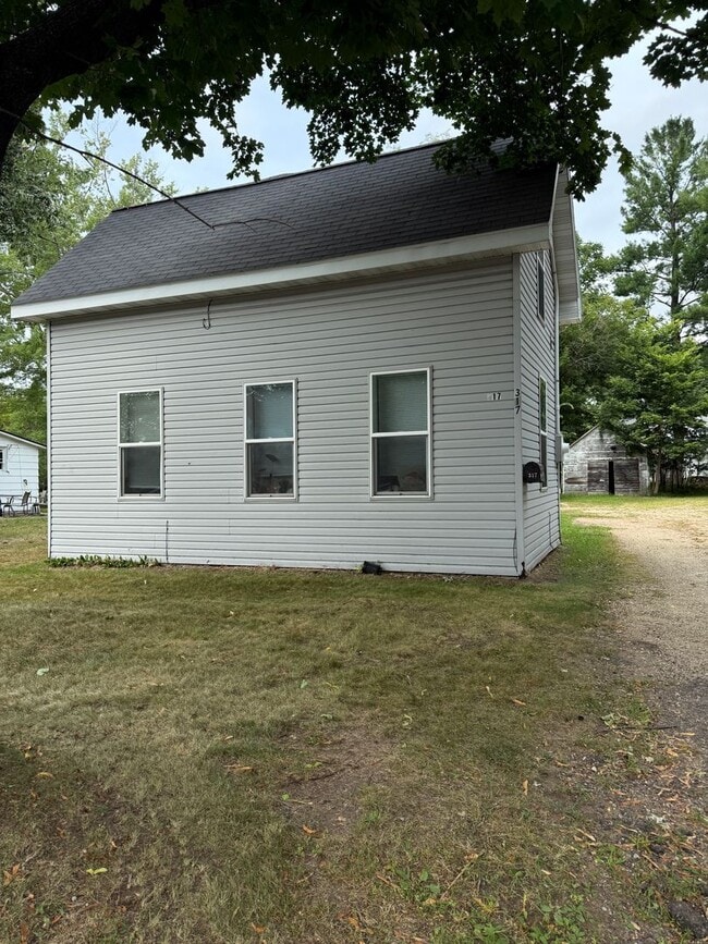 Primary Photo - 3 Bedroom 1 Bath House - Menomonie
