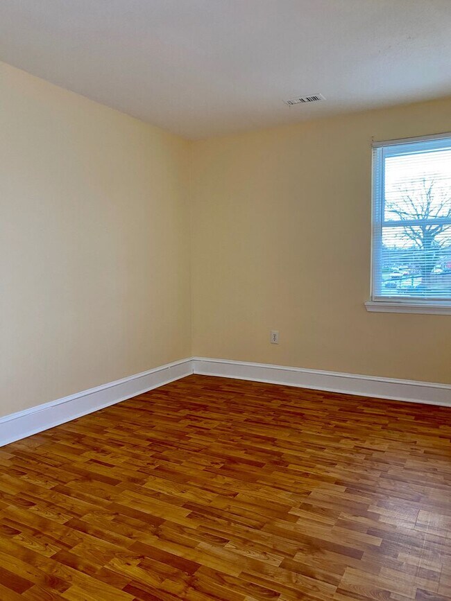 Building Photo - Charming 3 Bedroom/1.5 Bathroom Townhome in Parkville, MD!