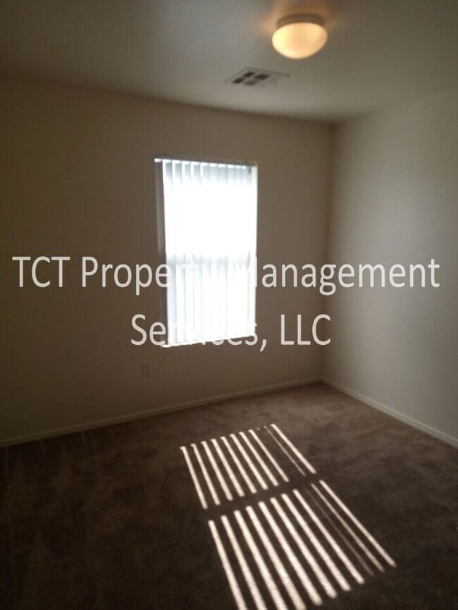 Building Photo - Beautiful Home in the Gardens