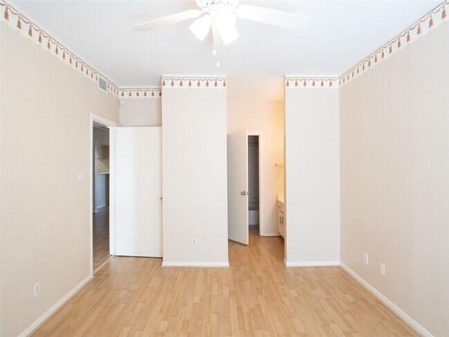 Building Photo - 6500 Harbor Town Dr