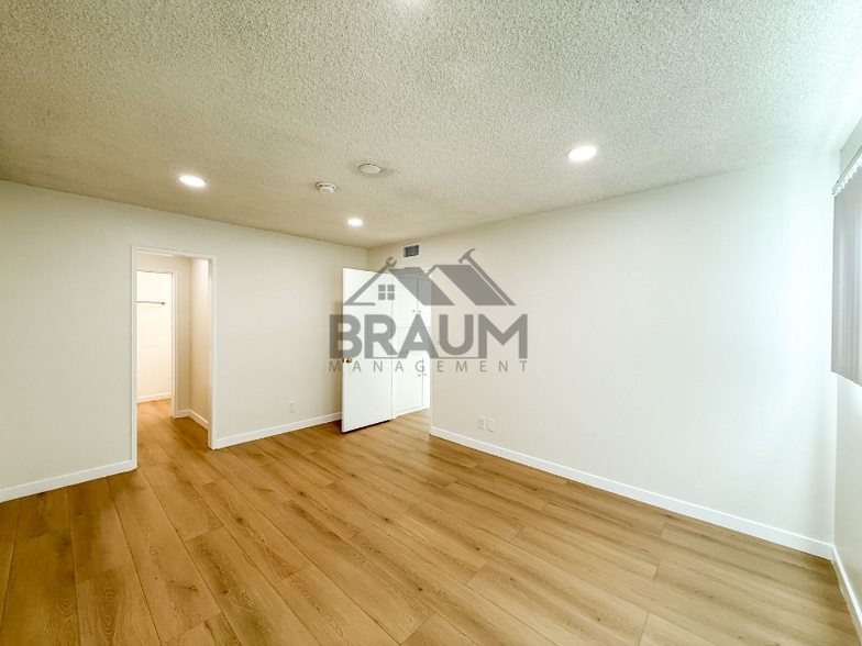 Building Photo - 6041 Whitsett Ave