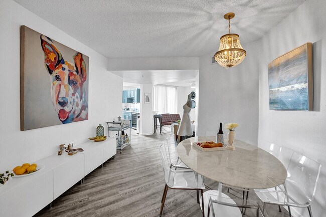 Building Photo - 520 SE 5 Ave