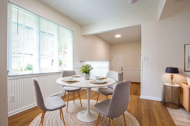 Building Photo - 3 Bedroom / 2 Bath Home with Finished Basm...