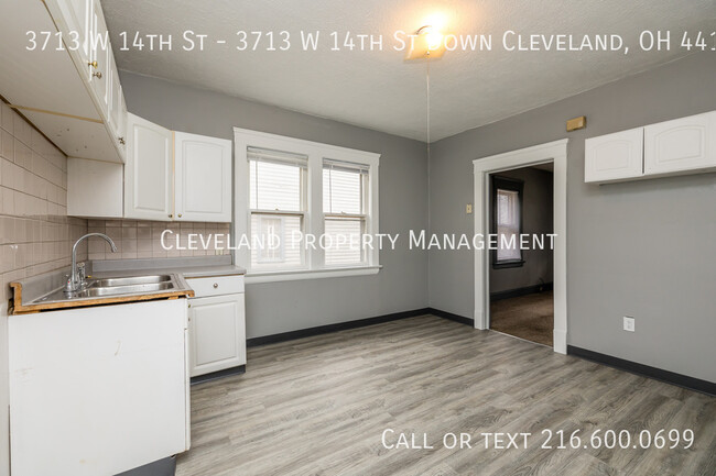 Building Photo - Wonderful Cleveland Duplex