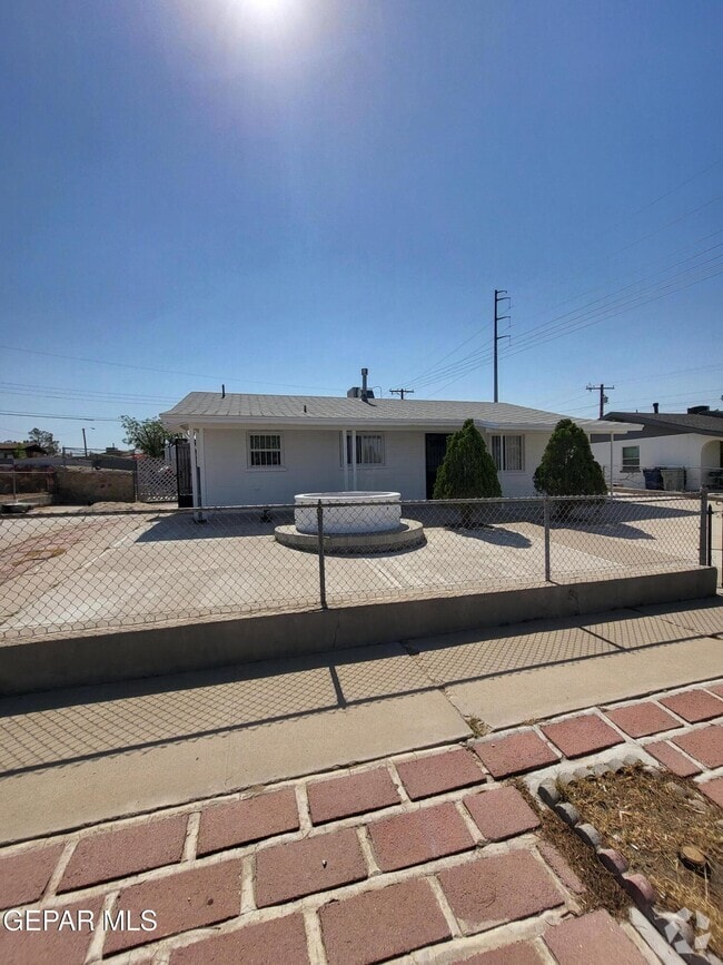 Building Photo - 1102 Cuba Dr