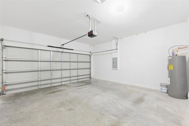 Building Photo - 304 Begonia Ct