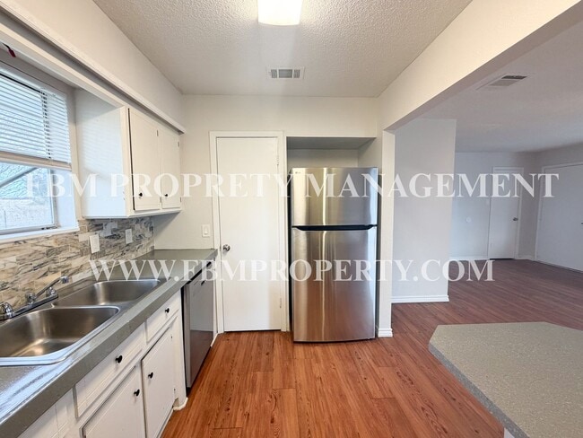 Building Photo - 107 Berrys Chapel Rd