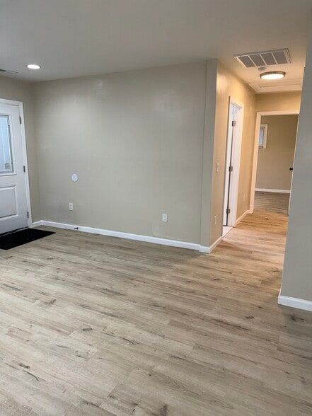 Building Photo - 901 Haledon Rd