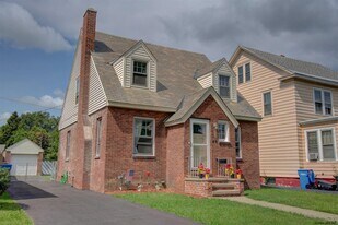 Building Photo - 40 Betwood St