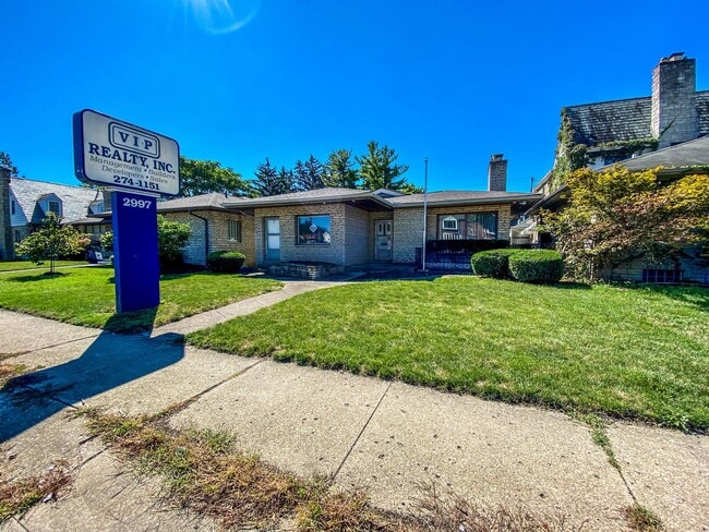 Building Photo - Remodeled Westgate Home with Attached Prof...