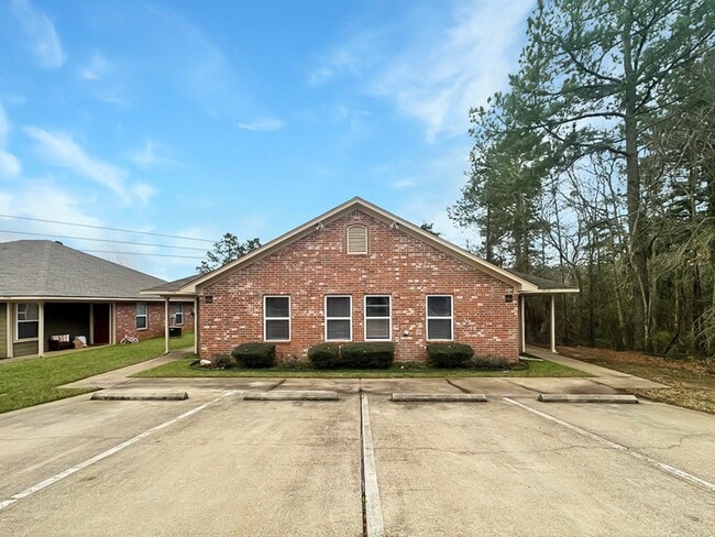 Building Photo - 3 Bedroom 2 Bath Duplex at Mansion Creek in Tyler! 1/2 off first full months rent