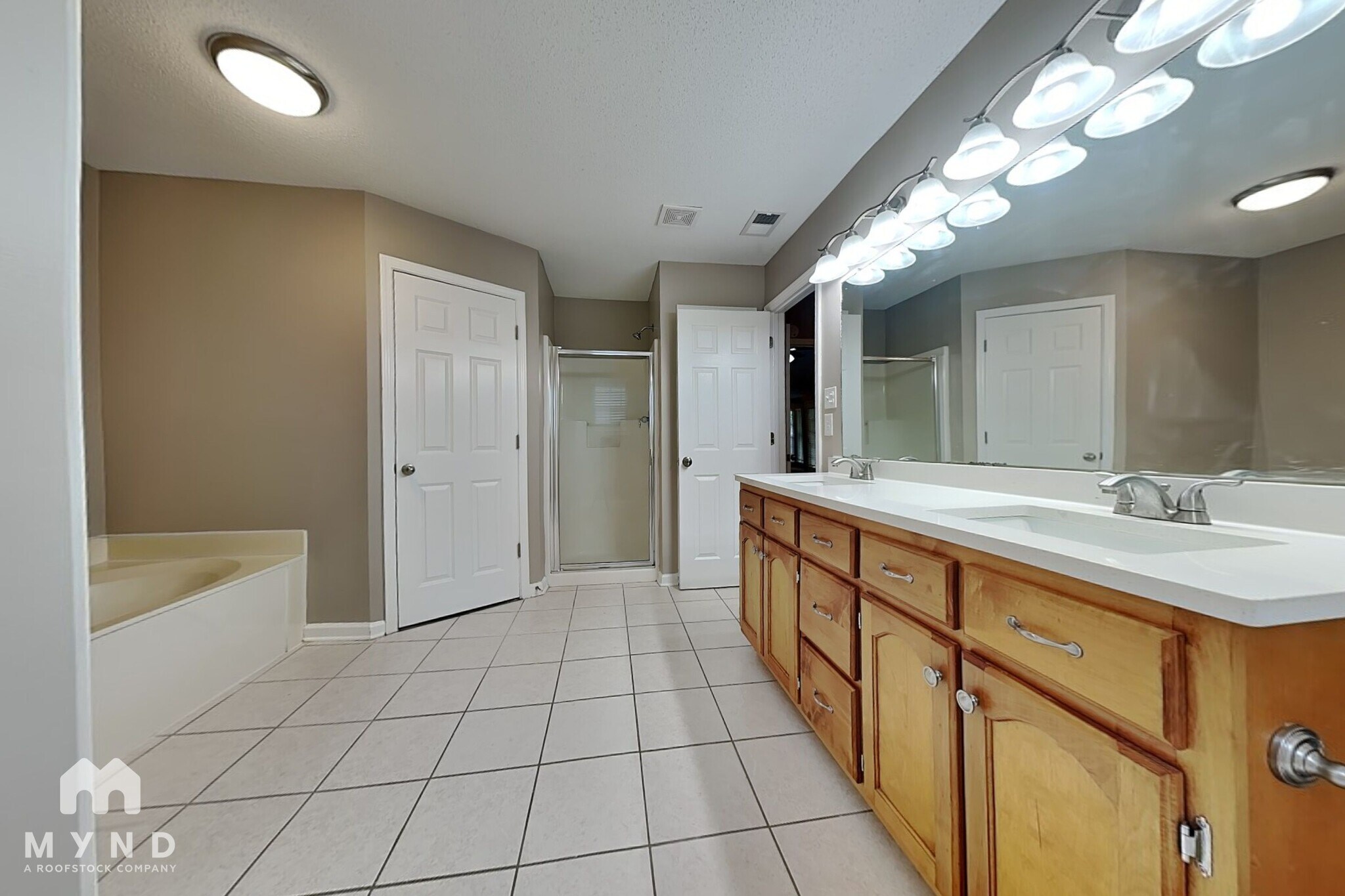 Building Photo - 10374 Cottage Oaks Dr