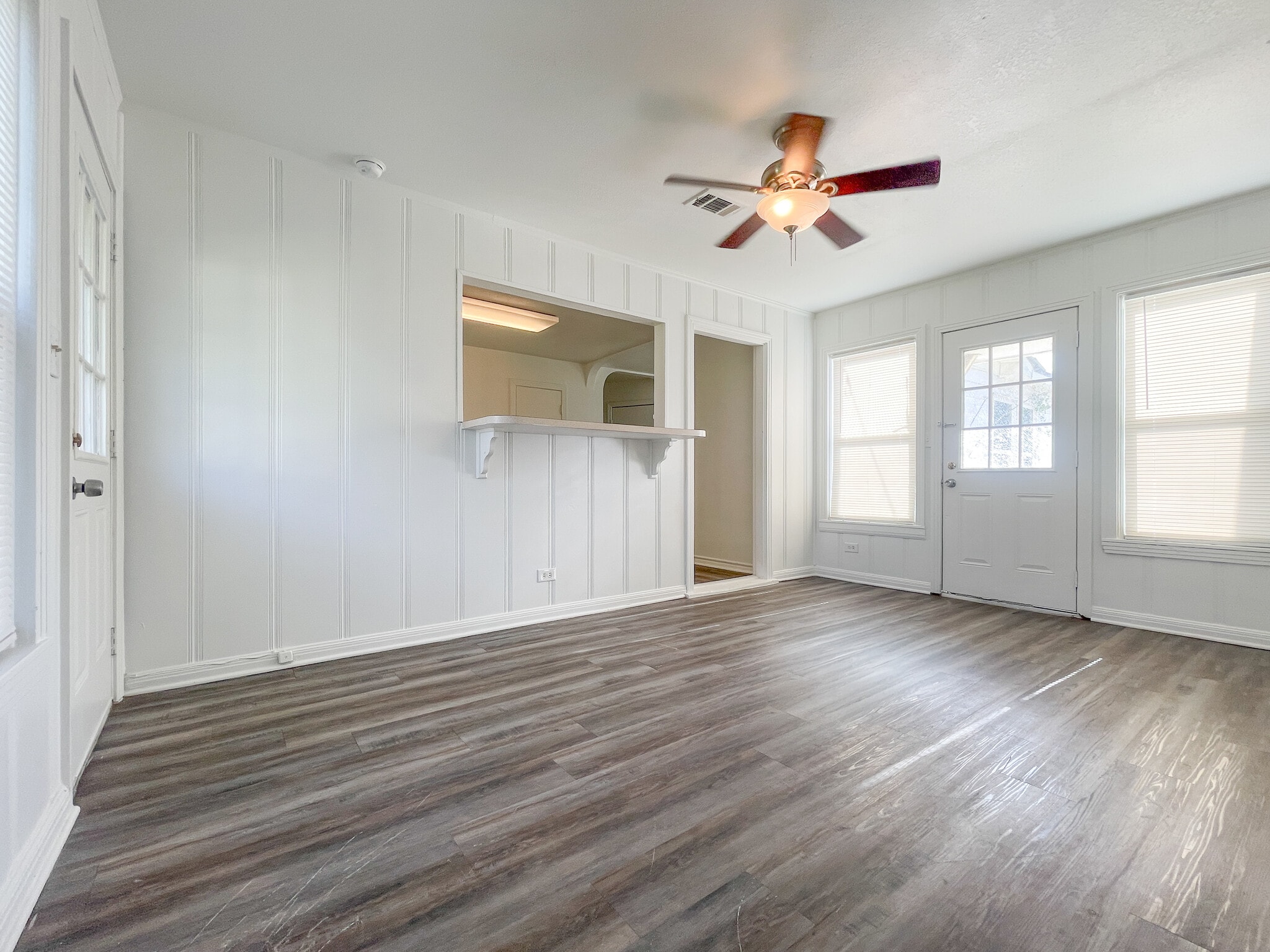 Building Photo - 701 N Barbara St