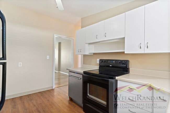 Building Photo - 2 Bed 1 Bath Roy Triplex