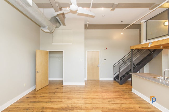 Building Photo - Machine Flats