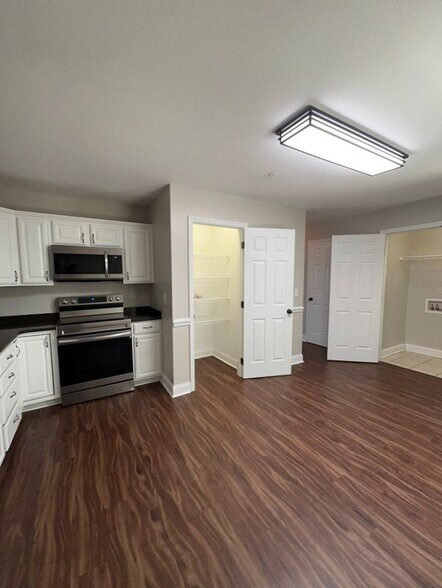 Building Photo - 1126 Maple Tree Ln