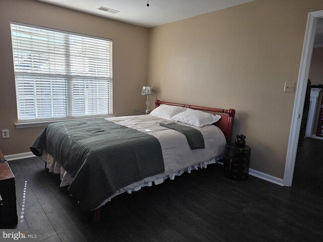 Building Photo - 1037 Gardenview Loop